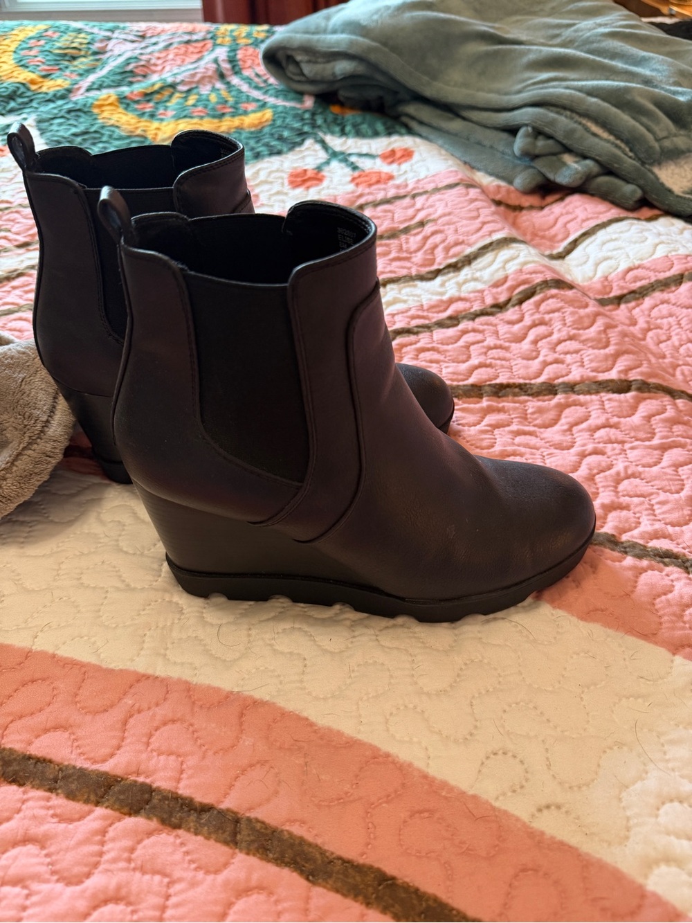 Women's Black Wedge Chelsea Ankle Boots